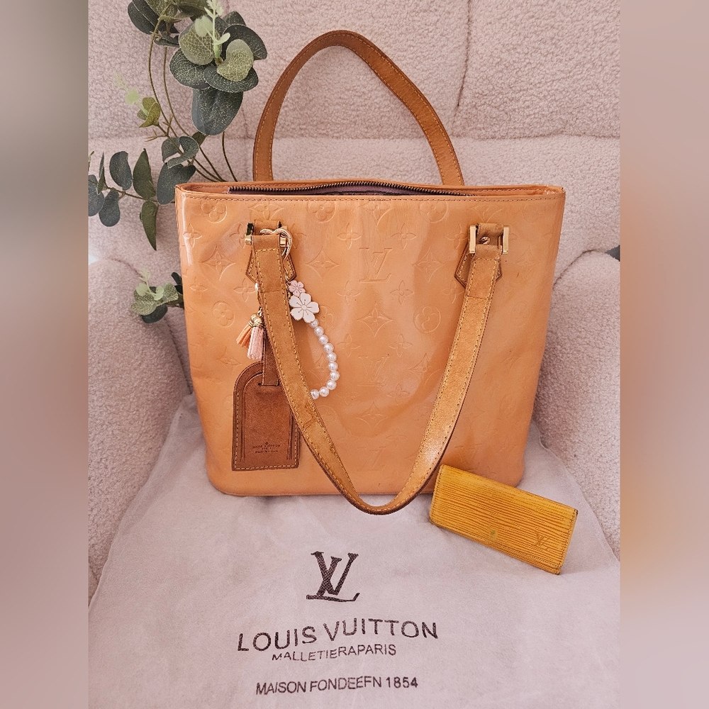 Louis Vuitton Bundle: Bag+Keyholder+Luggagecharm - Picture 16 of 17